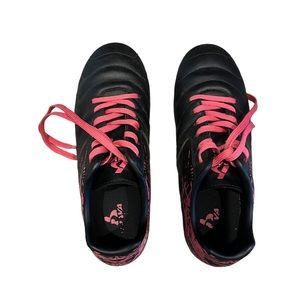 Girls Soccer Clets in size 4.5D